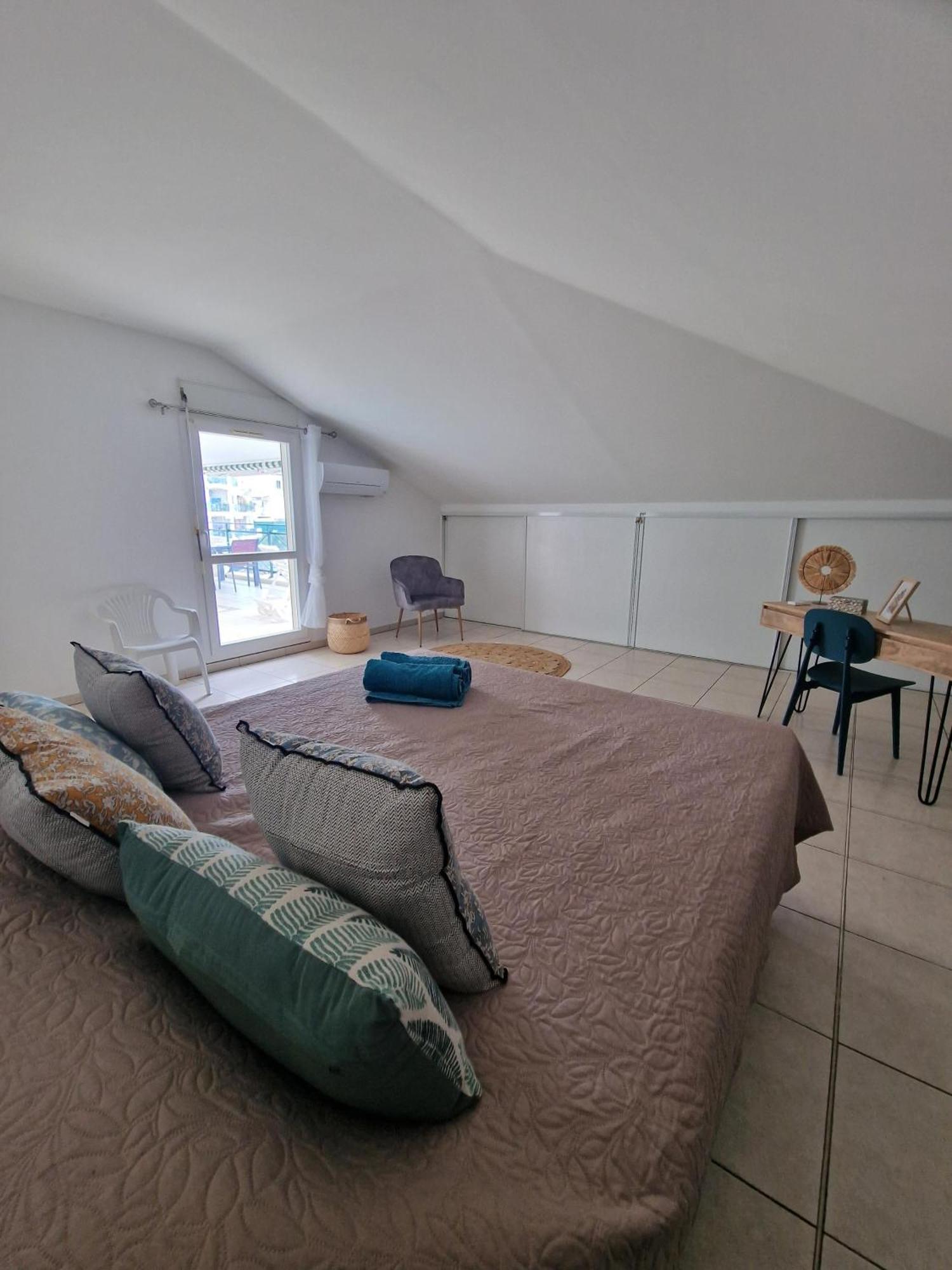 Appartement Villa Sur Le Toit, Vue Mer Saint-Gilles-les Bains Exteriör bild
