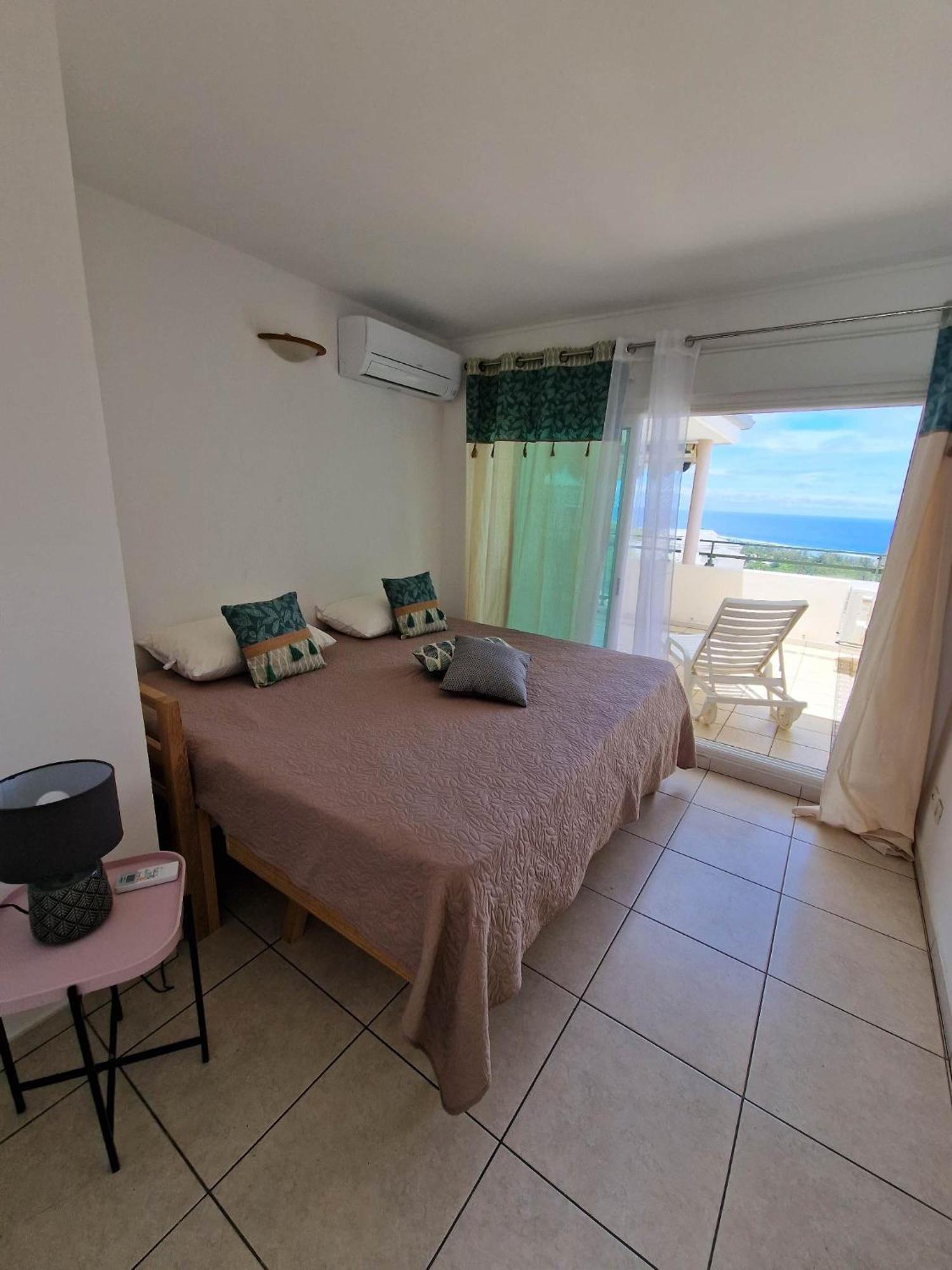 Appartement Villa Sur Le Toit, Vue Mer Saint-Gilles-les Bains Exteriör bild
