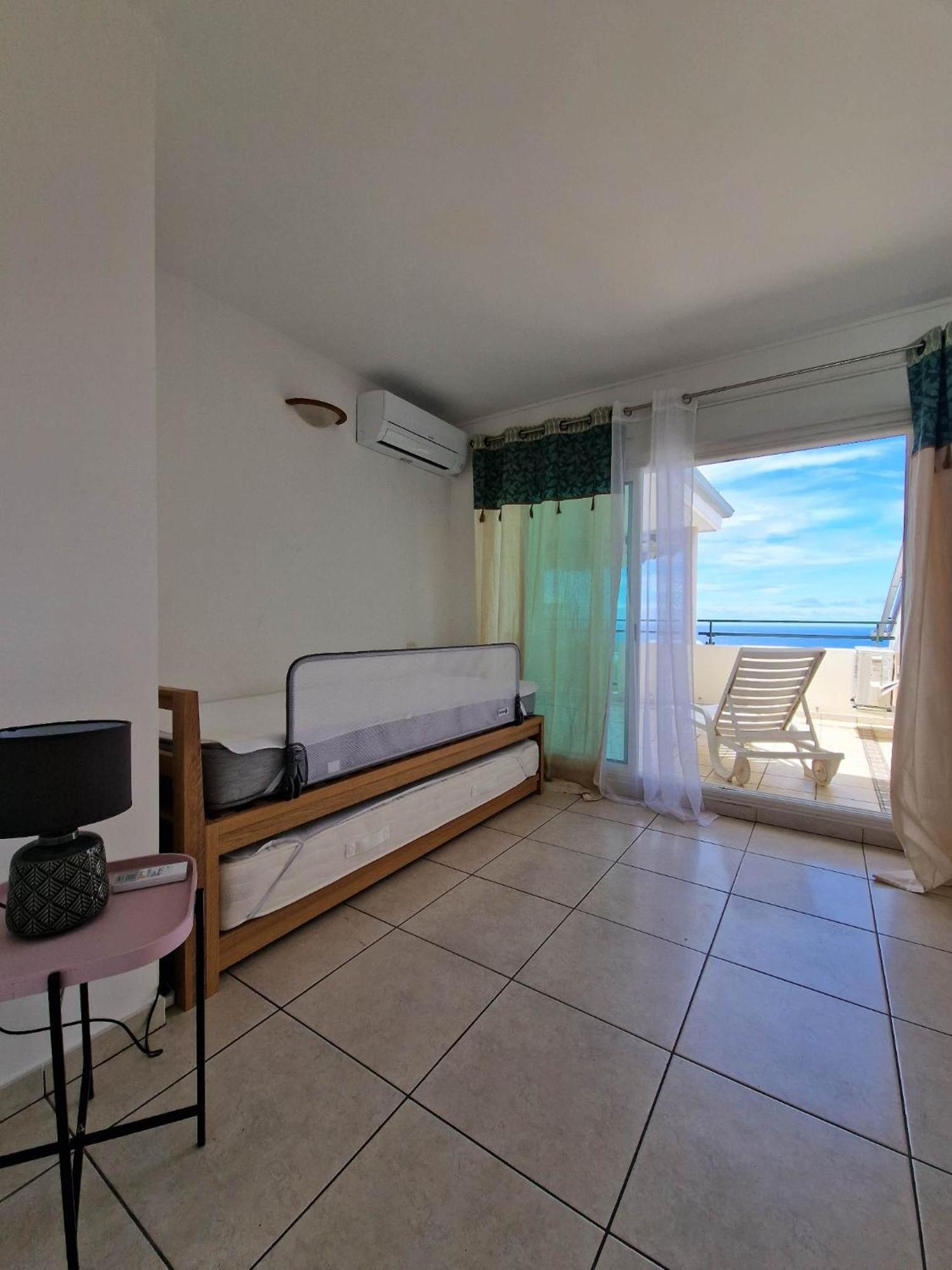 Appartement Villa Sur Le Toit, Vue Mer Saint-Gilles-les Bains Exteriör bild