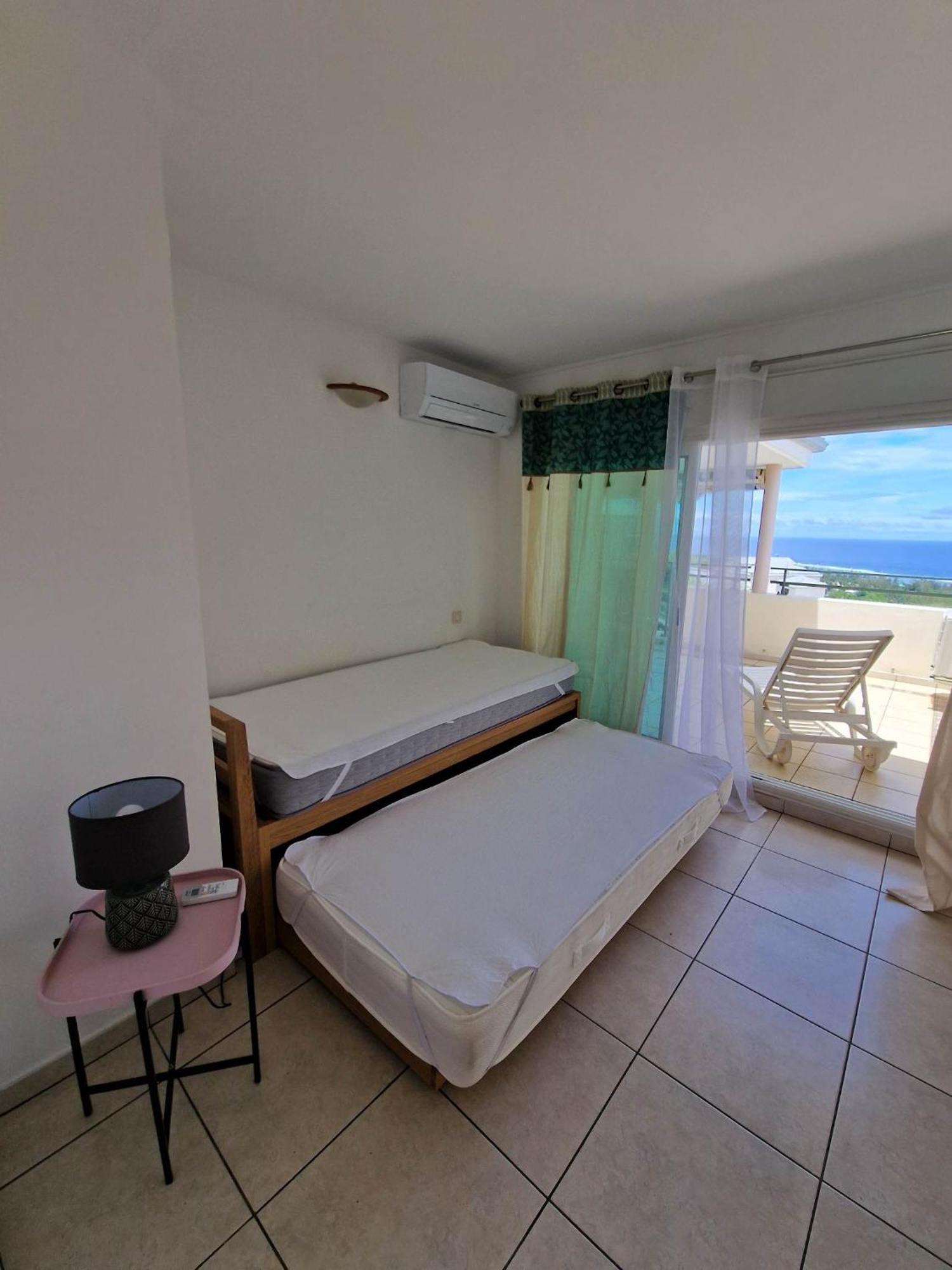 Appartement Villa Sur Le Toit, Vue Mer Saint-Gilles-les Bains Exteriör bild