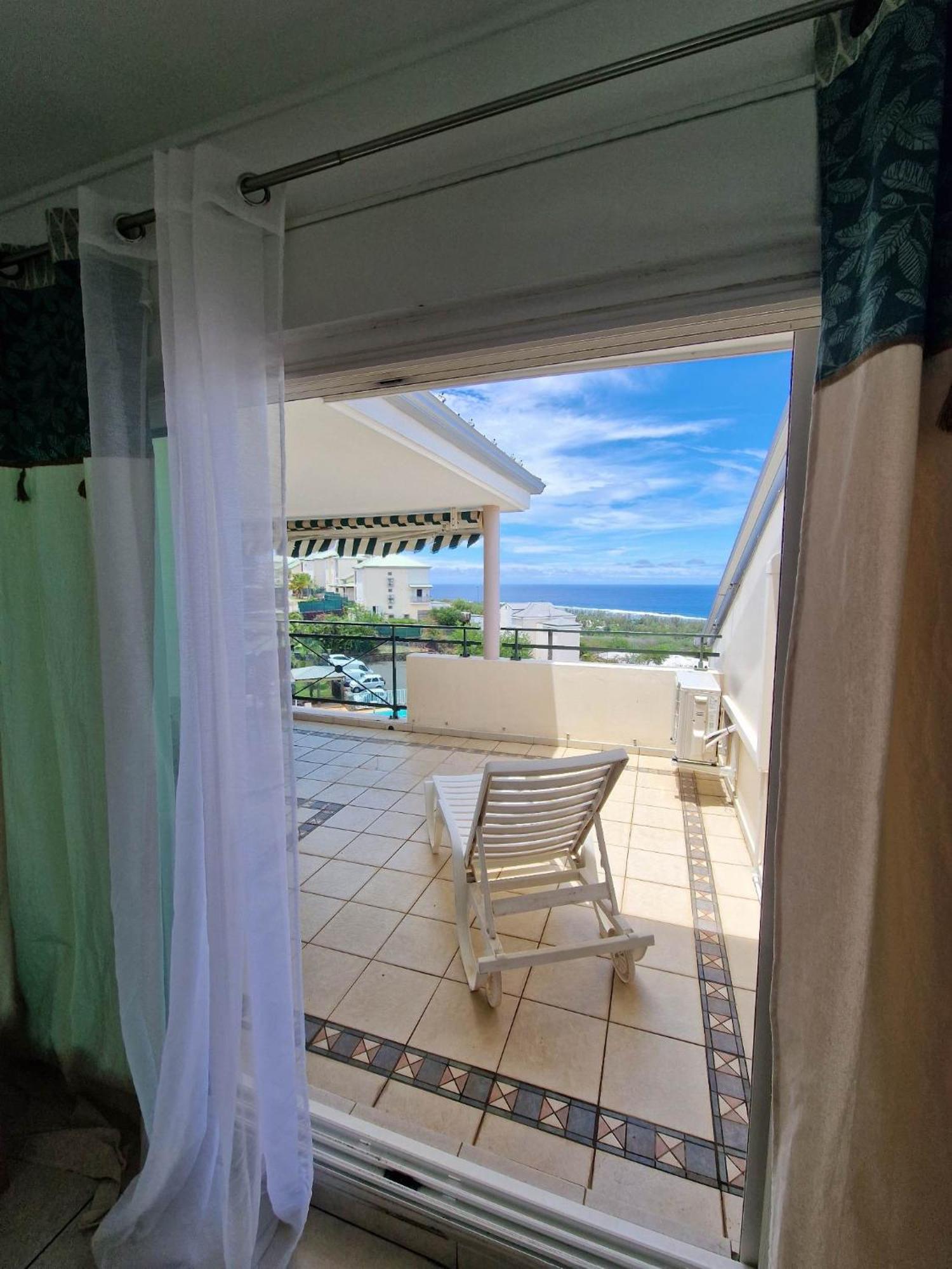 Appartement Villa Sur Le Toit, Vue Mer Saint-Gilles-les Bains Exteriör bild